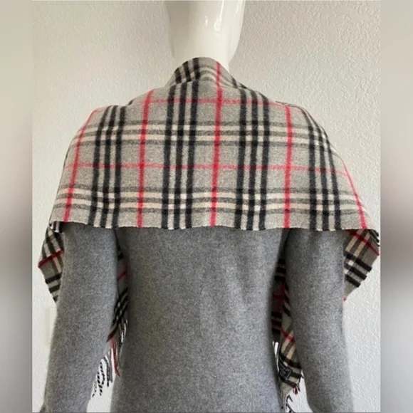 🩶 Burberry Cashmere Scarf 🩶 - Picture 3 of 9